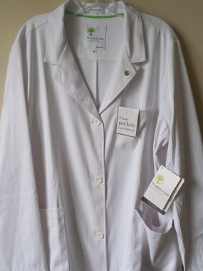 The White Coat Women's White Lab Coat with Pockets